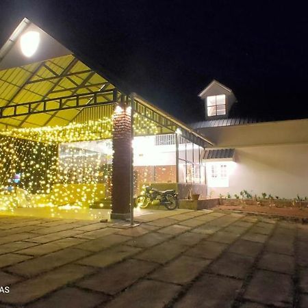 Hotel AGINCOURT Kuttikkanam à Pīrmed Extérieur photo