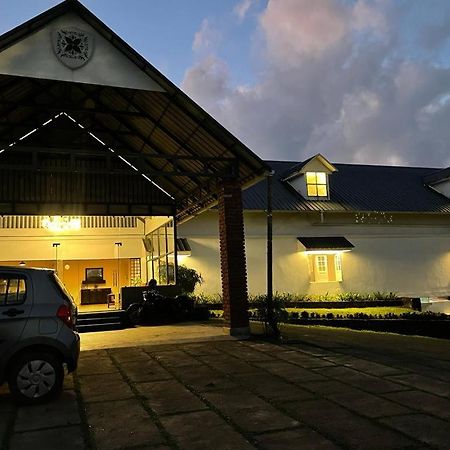 Hotel AGINCOURT Kuttikkanam à Pīrmed Extérieur photo