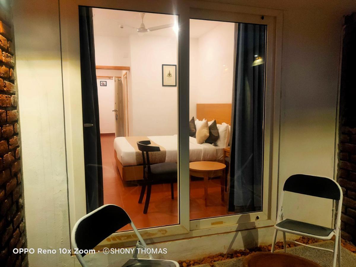 Hotel AGINCOURT Kuttikkanam à Pīrmed Extérieur photo