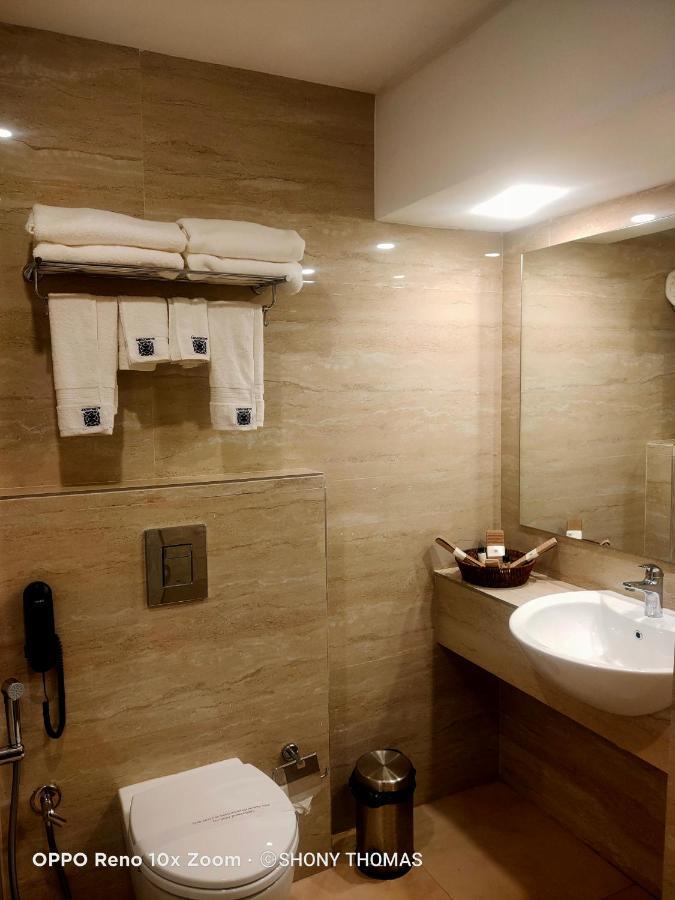 Hotel AGINCOURT Kuttikkanam à Pīrmed Extérieur photo
