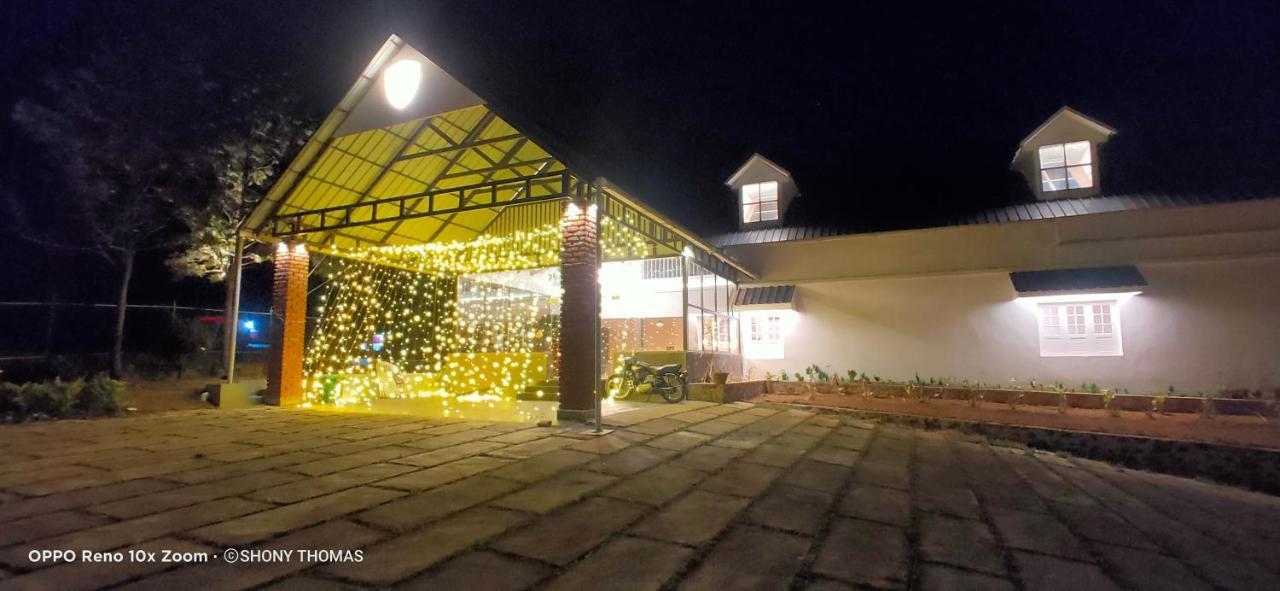 Hotel AGINCOURT Kuttikkanam à Pīrmed Extérieur photo