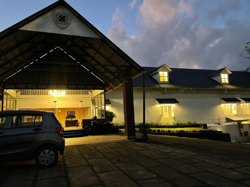 Hotel AGINCOURT Kuttikkanam à Pīrmed Extérieur photo